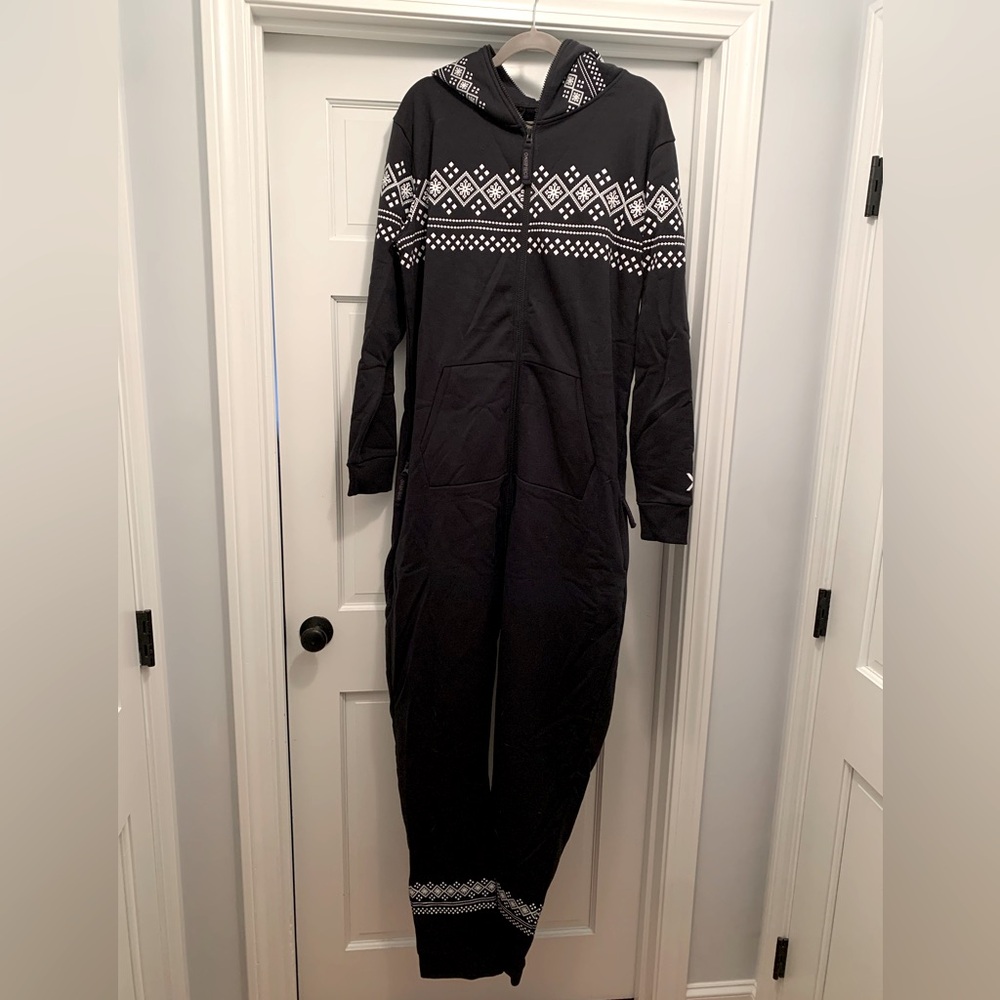 Onepiece Jumpsuit Men’s XL Black with Snowflakes
